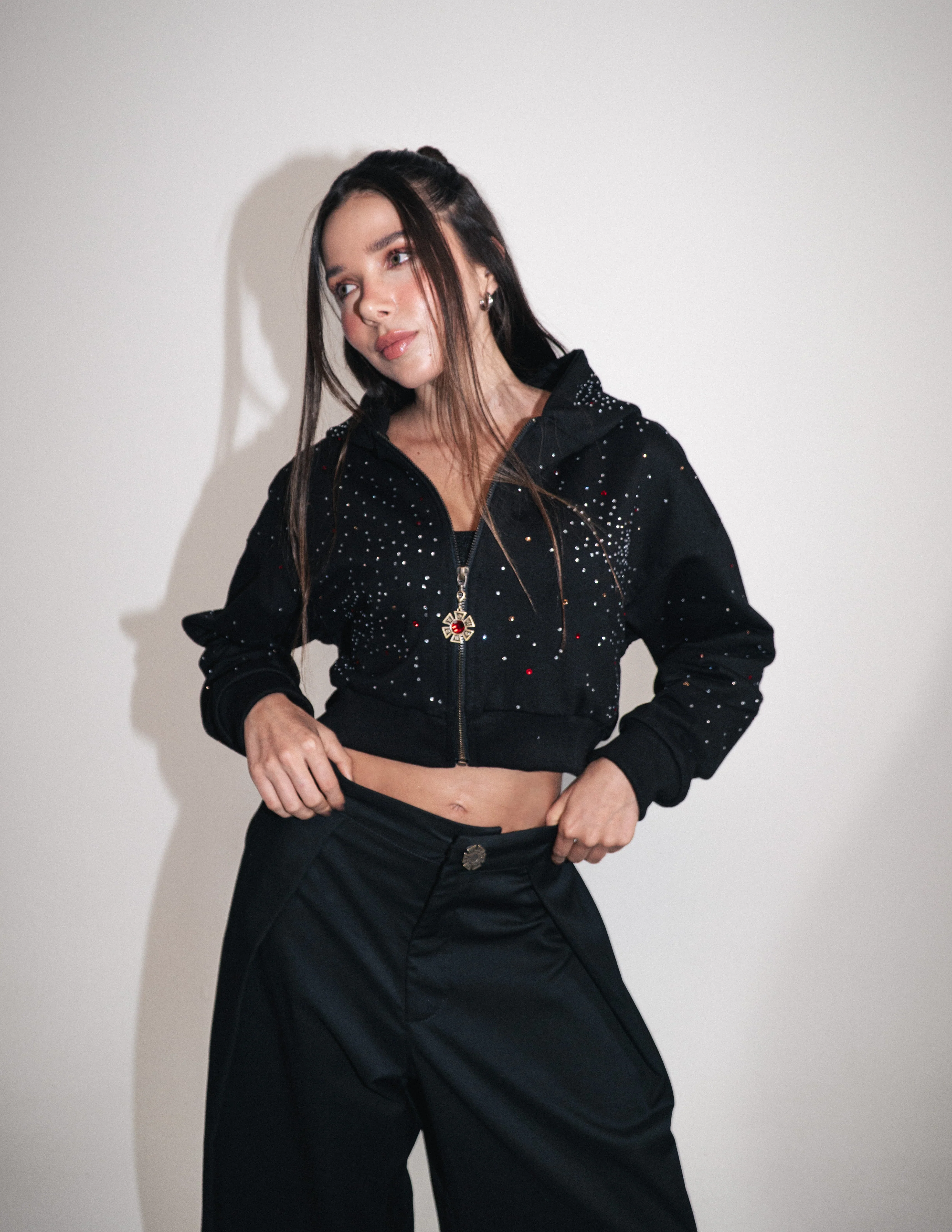 OMERTÁ BLACK CROP HOODIE - Image 3