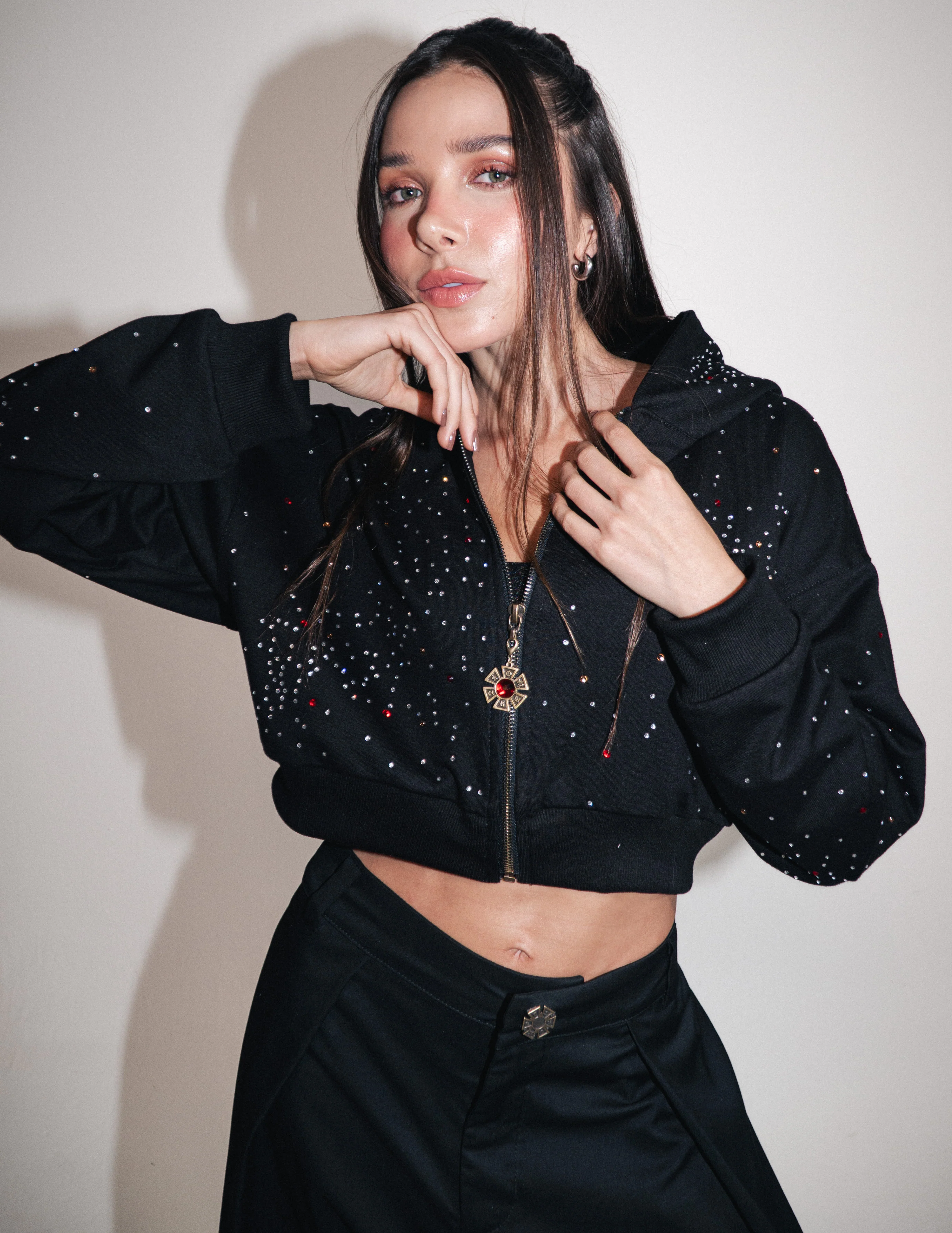 OMERTÁ BLACK CROP HOODIE - Image 4
