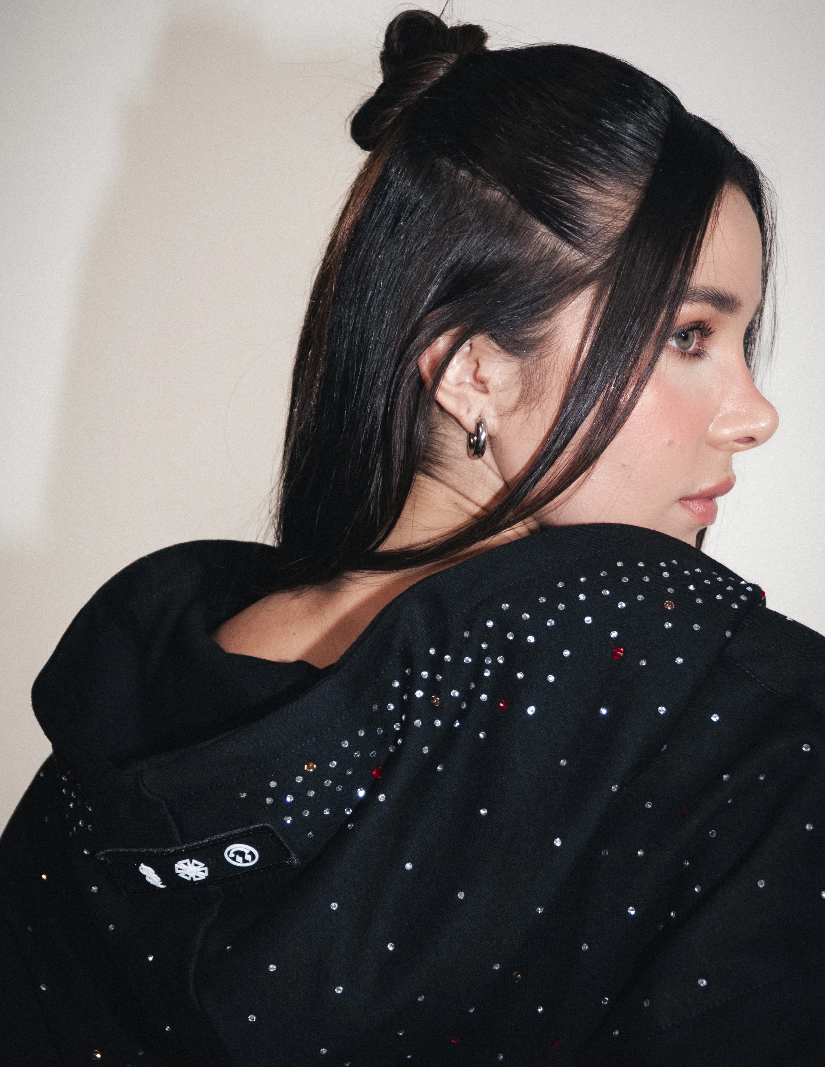 OMERTÁ BLACK CROP HOODIE - Image 6