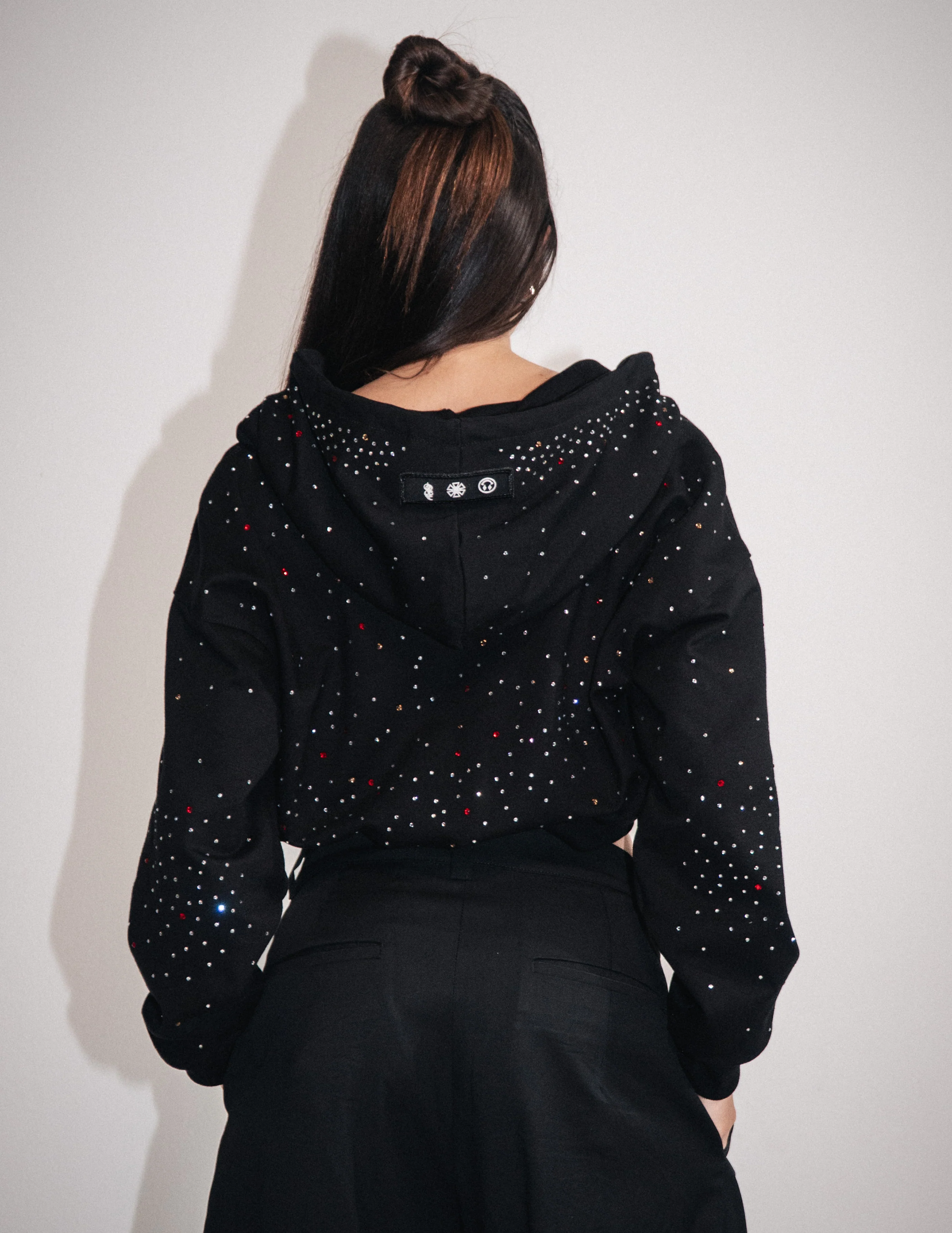OMERTÁ BLACK CROP HOODIE - Image 8
