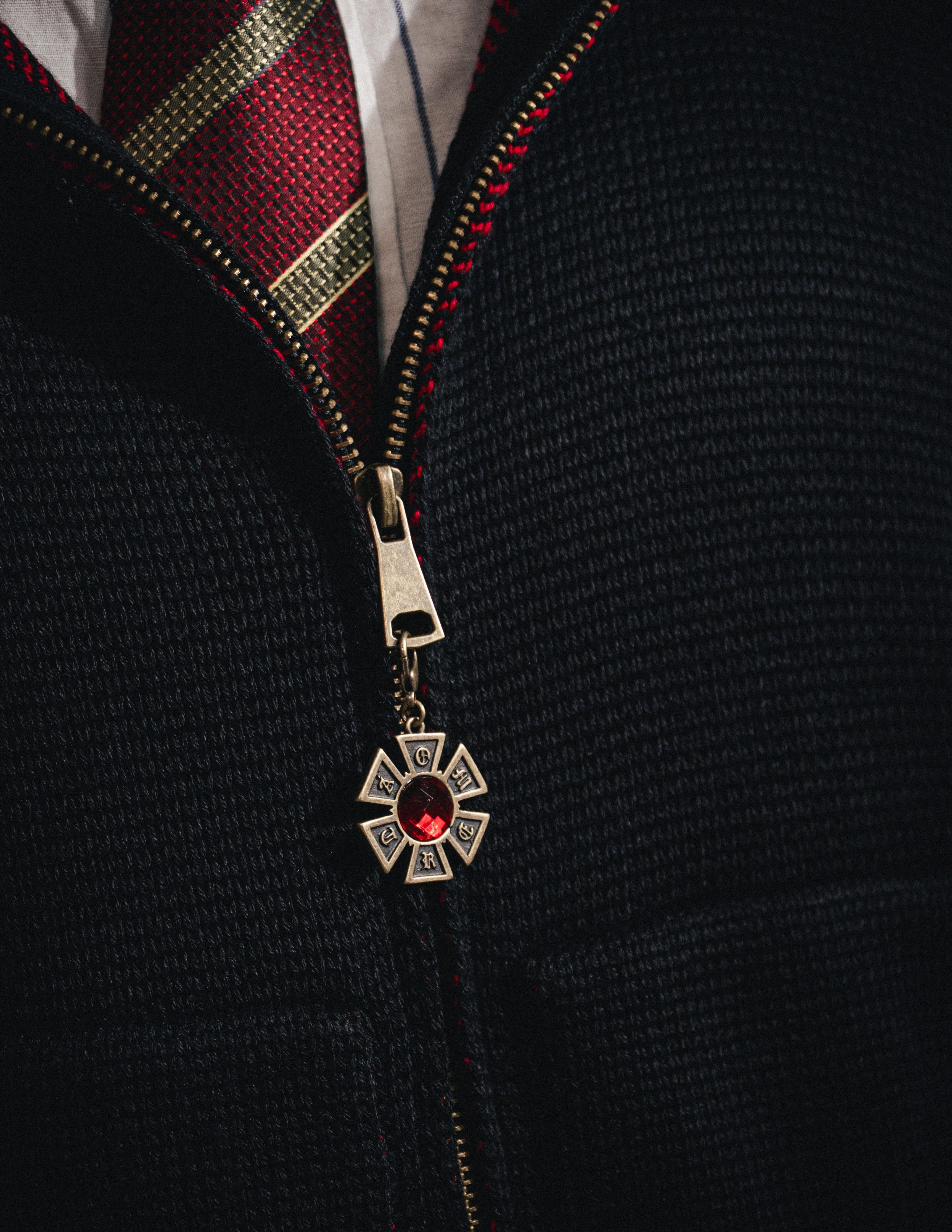 OMERTA BLACK KNITTED ZIP HOODIE - Image 7