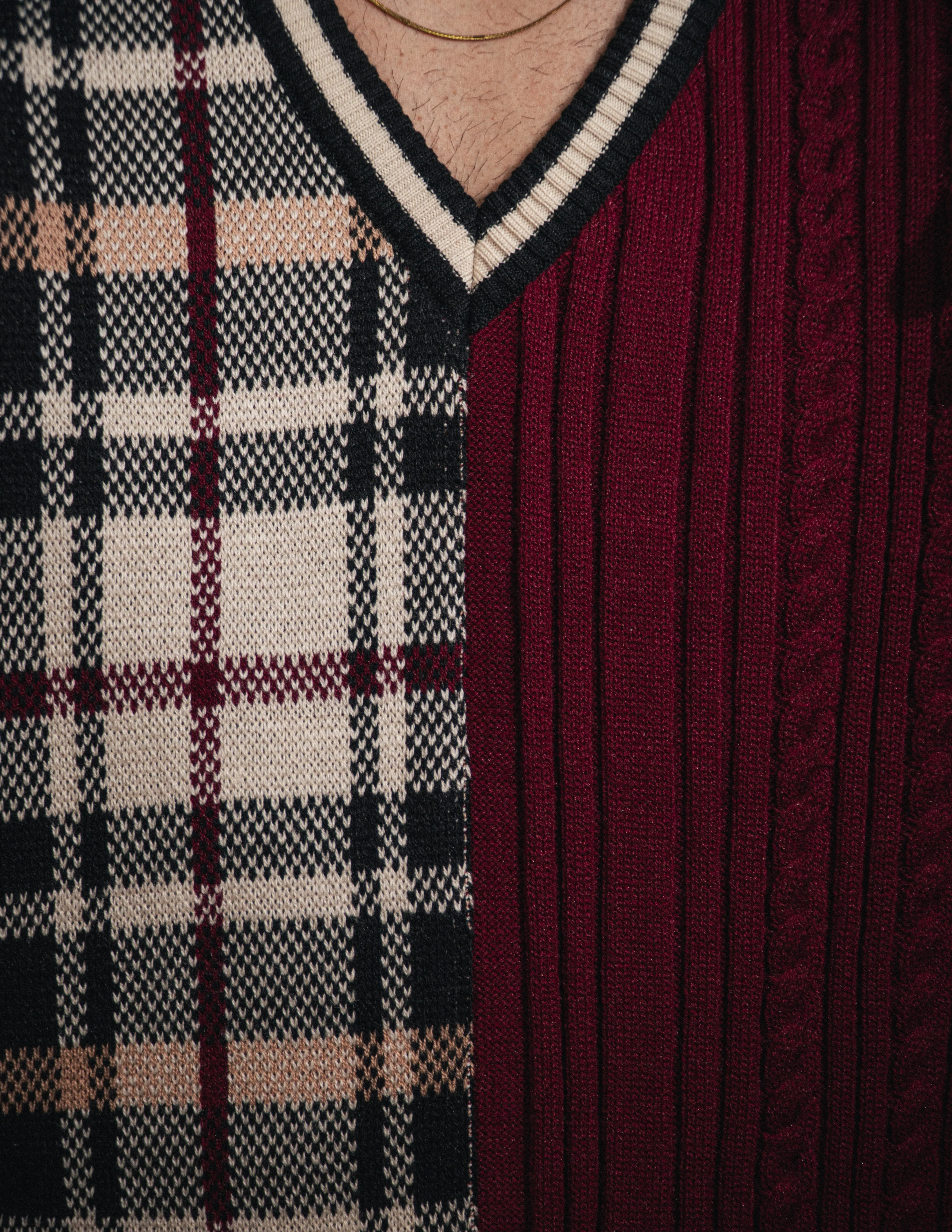 OMERTA KNITTED VEST - Image 10