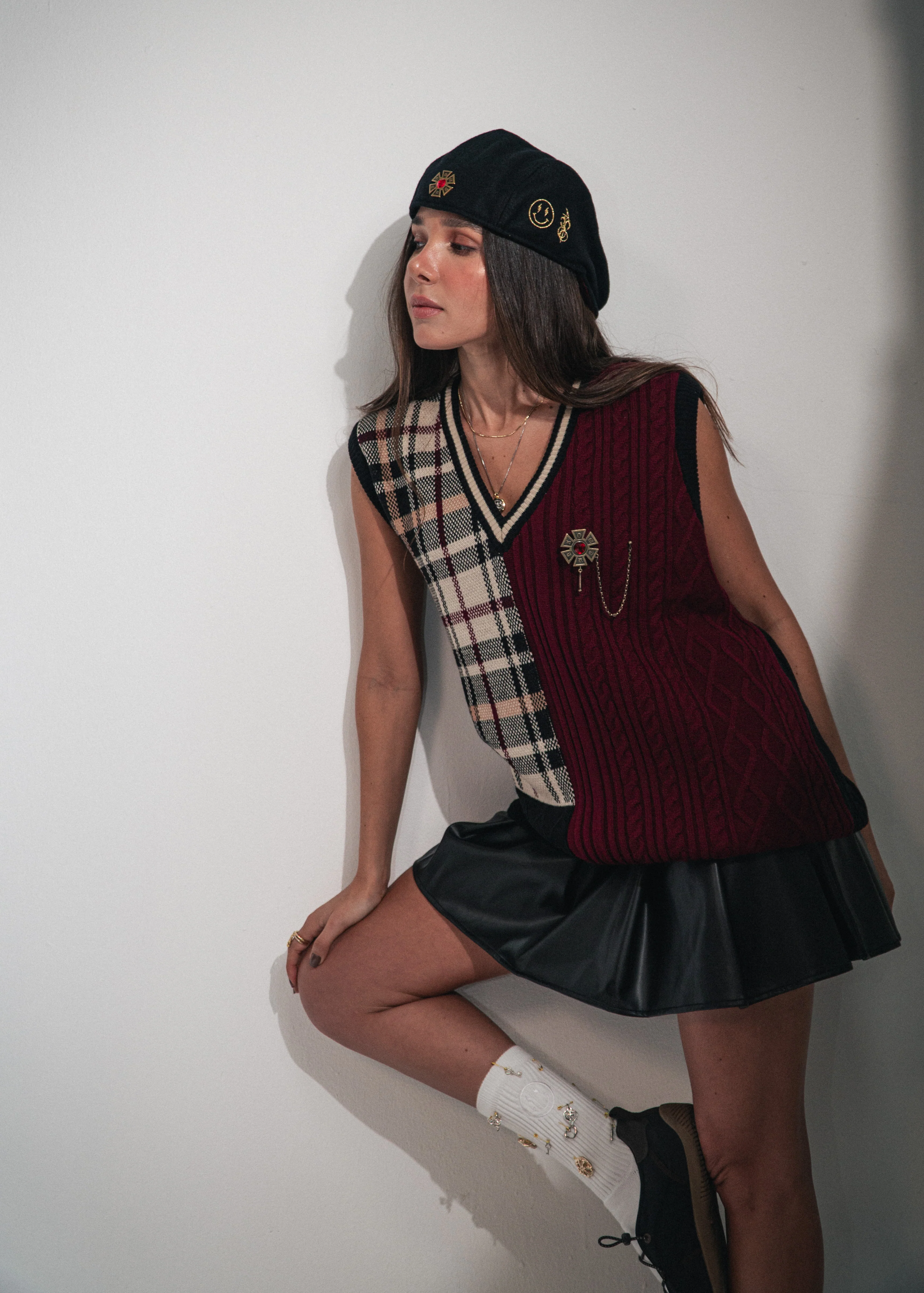 OMERTA KNITTED VEST - Image 8