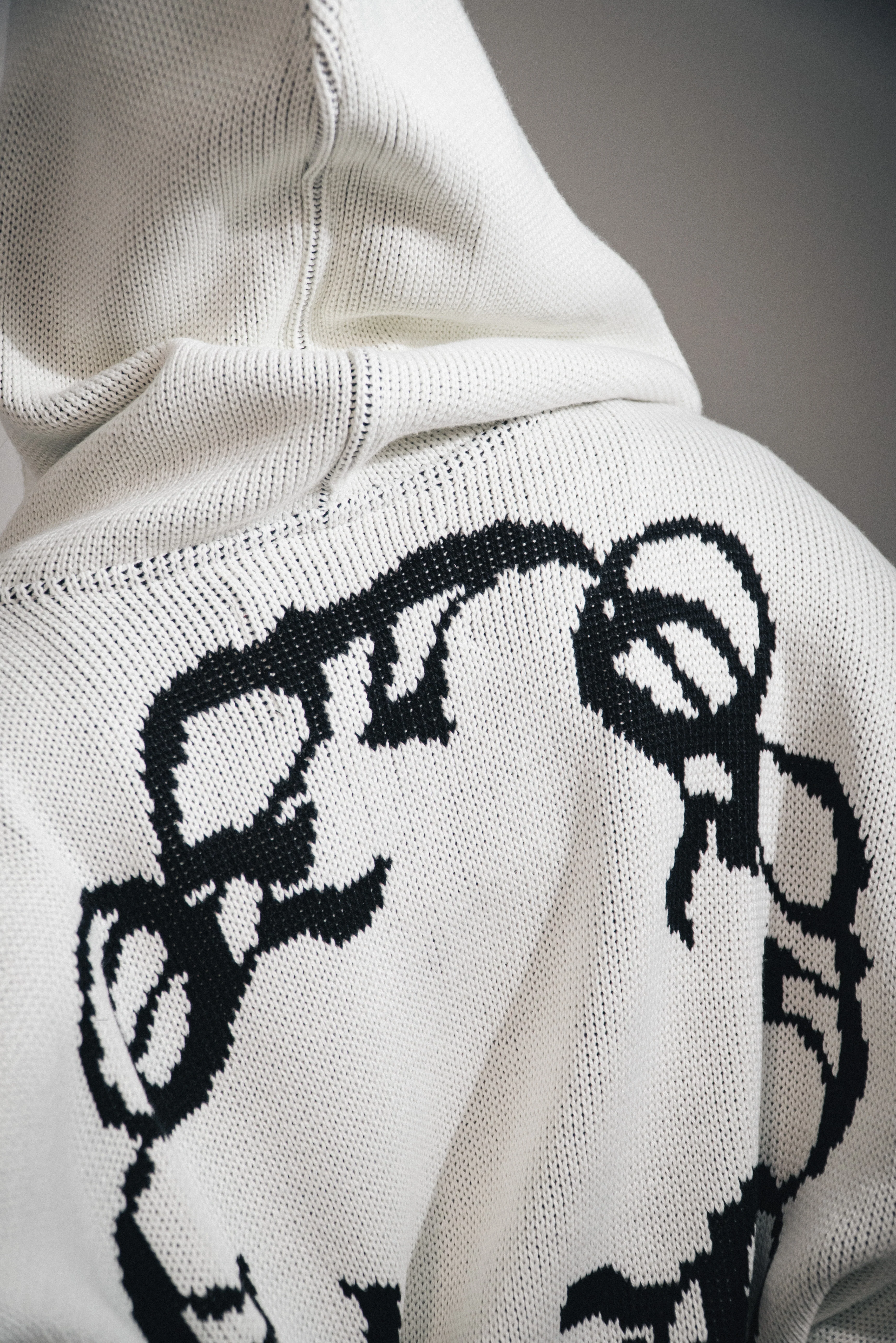 OMERTA WHITE KNITTED ZIP HOODIE - Image 10
