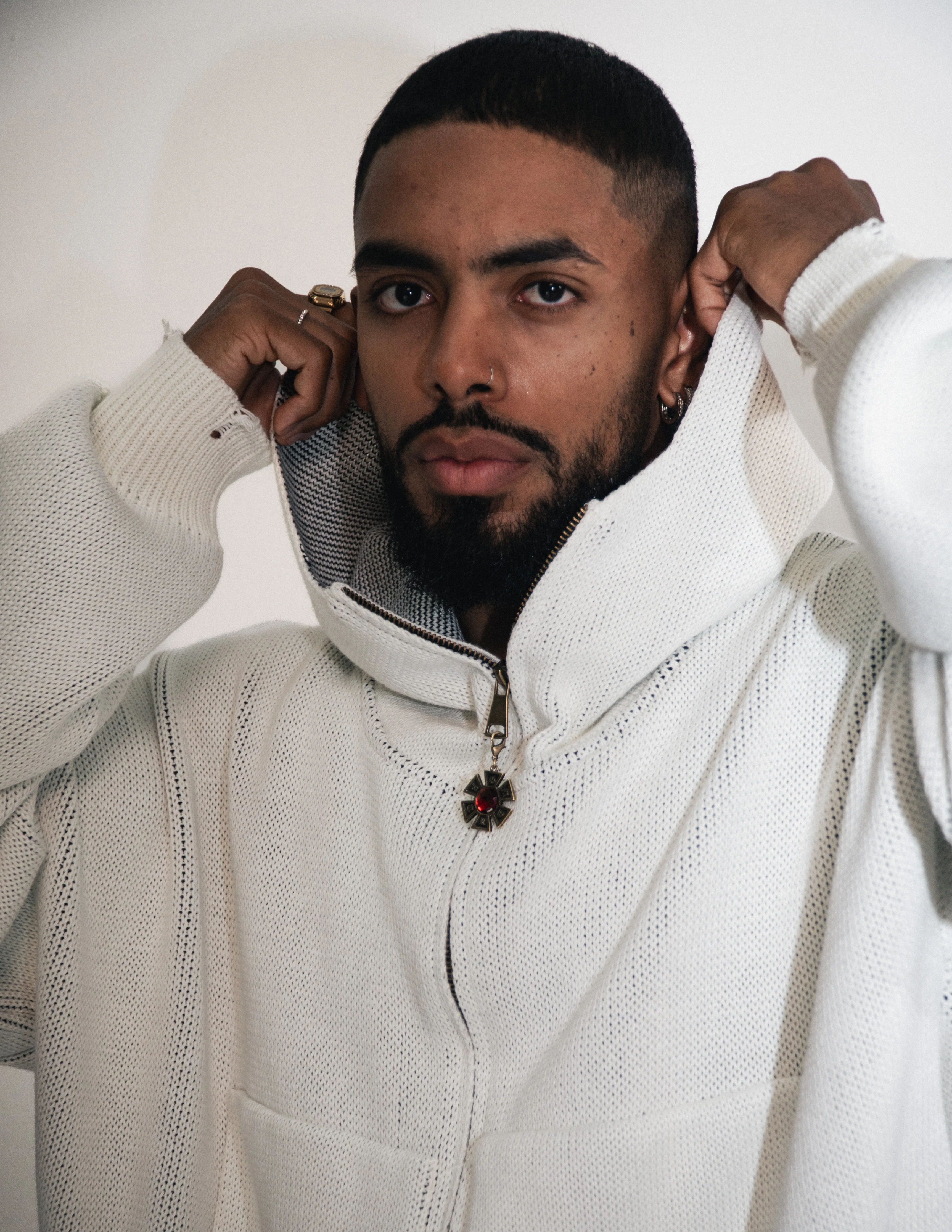 OMERTA WHITE KNITTED ZIP HOODIE - Image 5