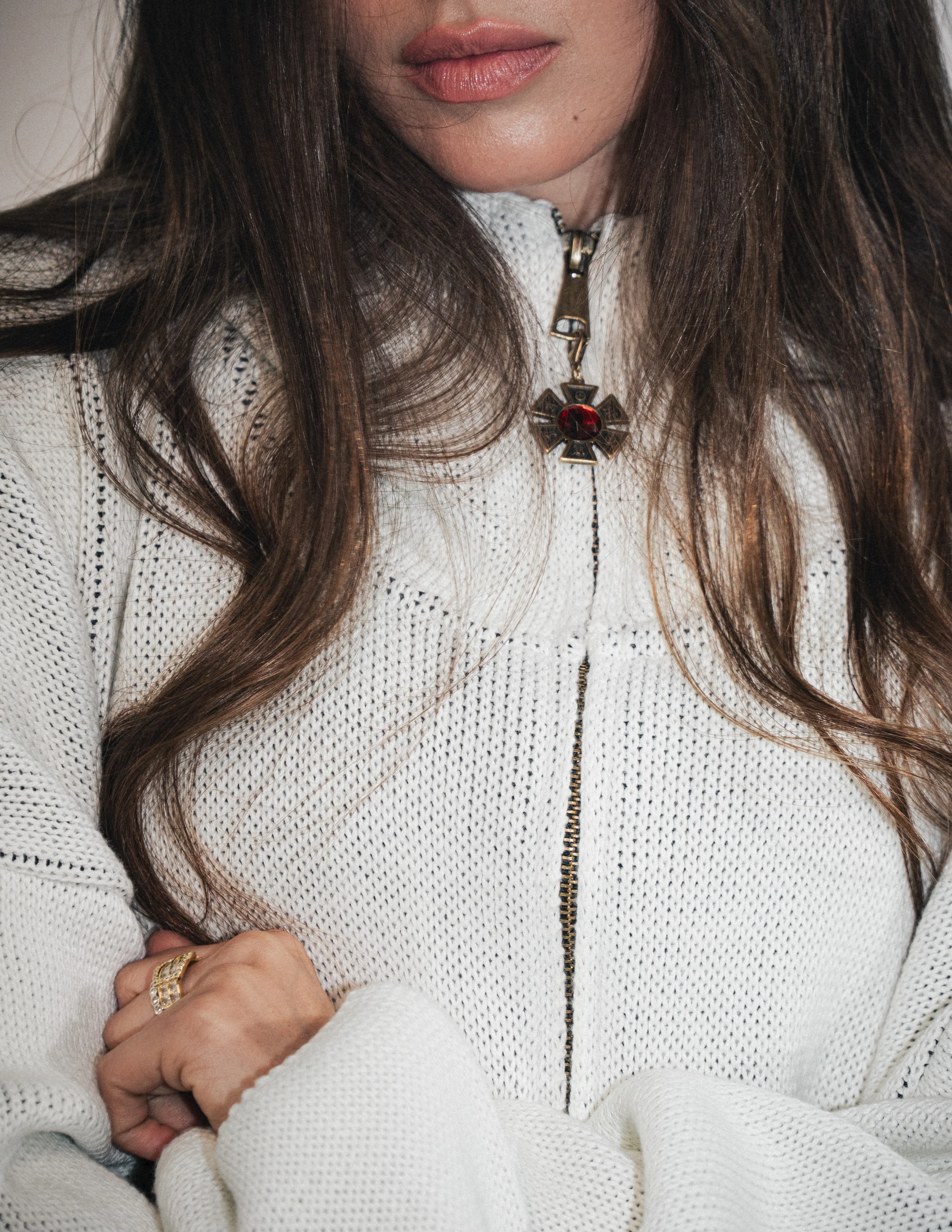 OMERTA WHITE KNITTED ZIP HOODIE - Image 7